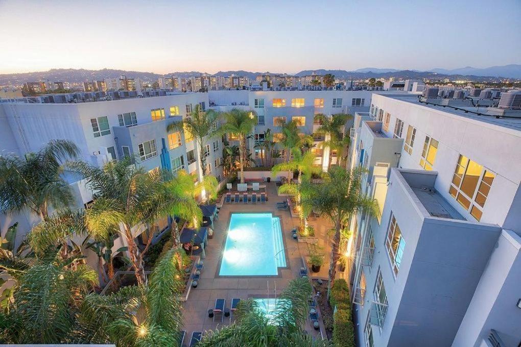 Sunny 2bdr In Sm Pool & Gym - 5 Min To The Beach! Apartment Los Angeles
