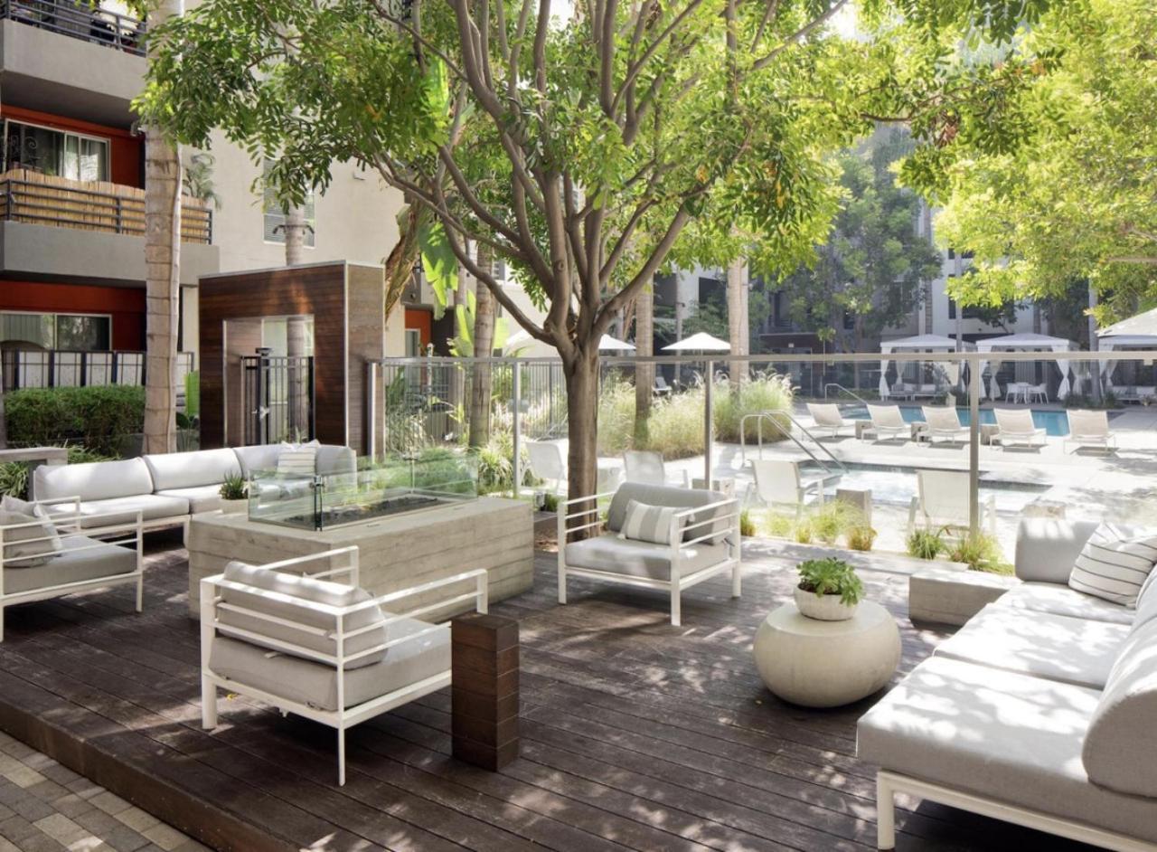 Apartment Sunny 2bdr In Sm Pool & Gym - 5 Min To The Beach! Los Angeles